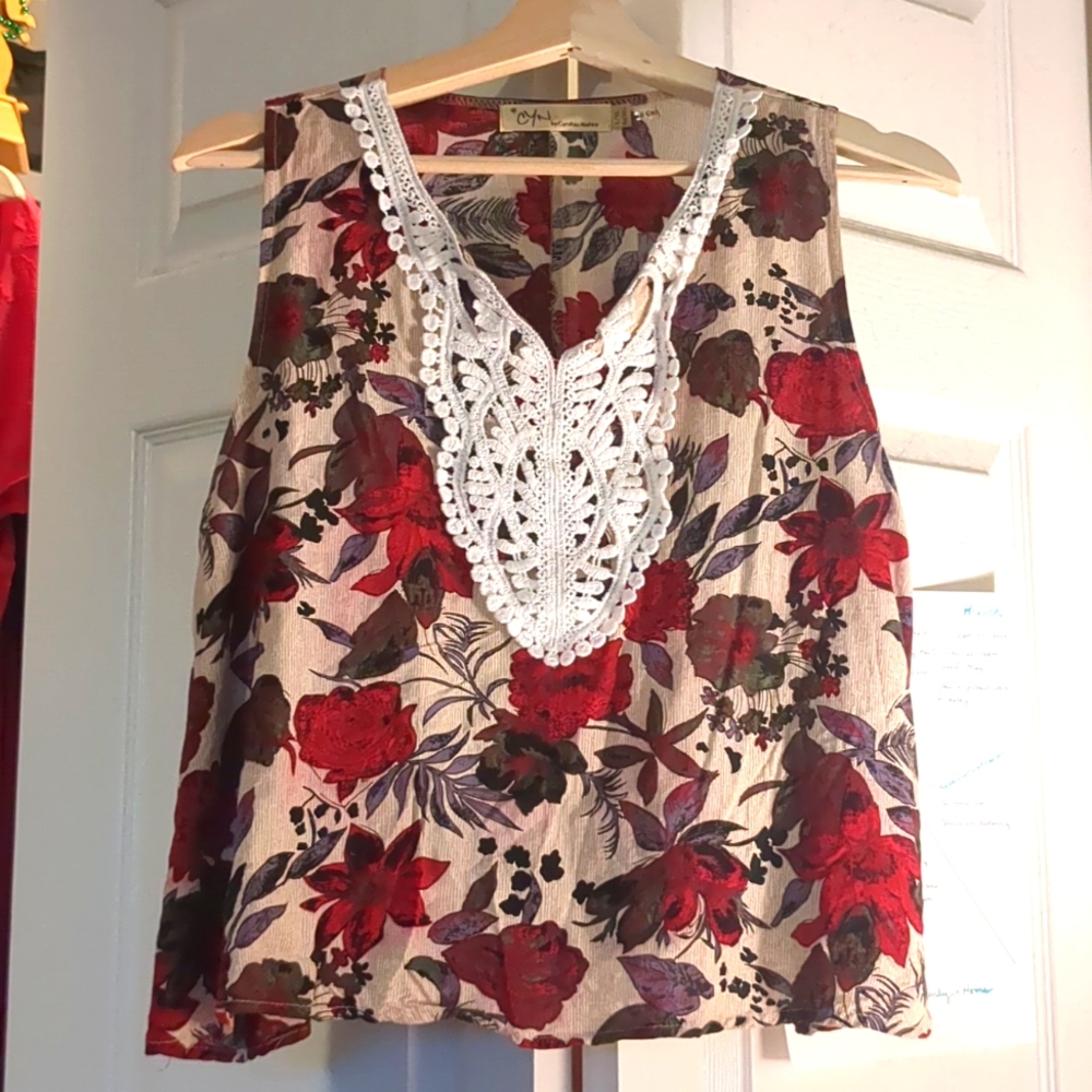 Summer crop top with lace detail